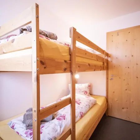 Lägenhet Chasa Bazzell *