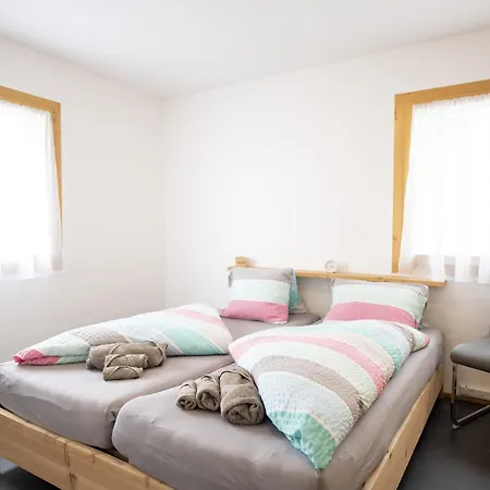 Chasa Bazzell شقة